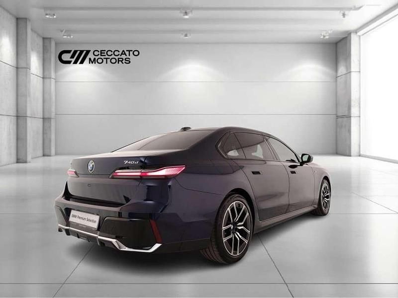Usata BMW 740 M Sport 299 CV (219 kW) 2025 Blu Berlina