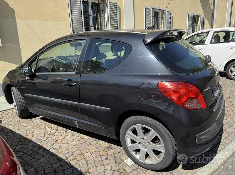 Usata Peugeot 207 90 CV (66 kW) 2007 Nero Berlina