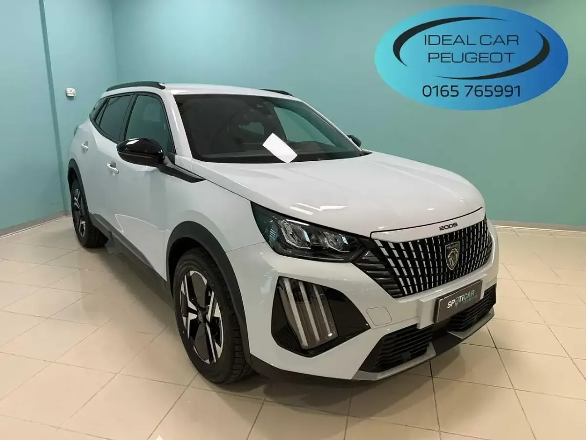 Usata Peugeot 2008 Allure 102 CV (75 kW) 2024 Bianco SUV