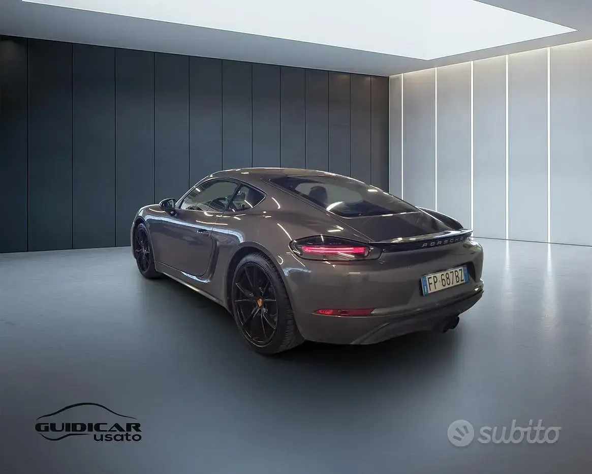 Usata Porsche 718 Cayman 300 CV (220 kW) 2018 Grigio Coupé