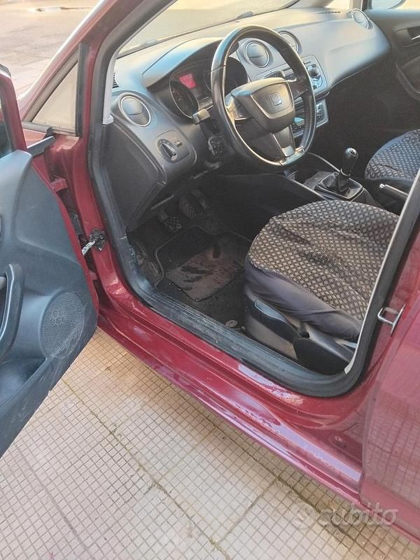 Usata Seat Ibiza ST 90 CV (66 kW) 2012 Rosso Station wagon