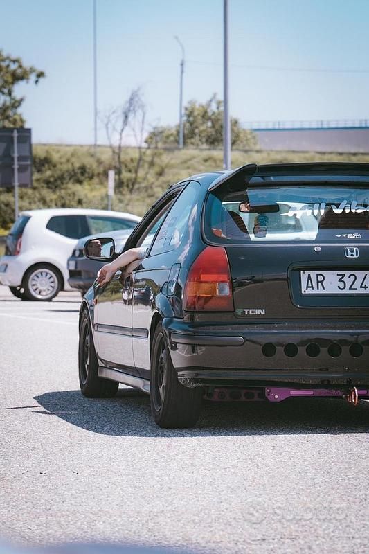 Usata Honda Civic 125 CV (91 kW) 1998 Nero Berlina