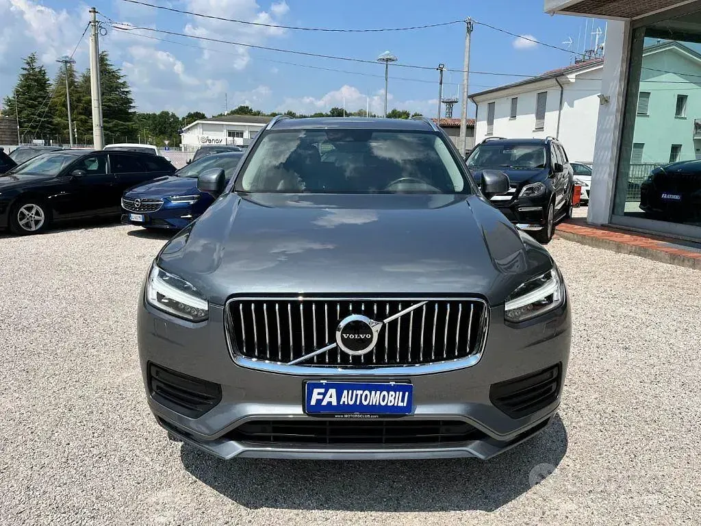 Usata Volvo XC90 Momentum 235 CV (172 kW) 2020 Grigio SUV