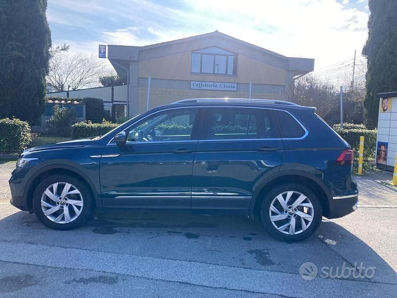 Usata VW Tiguan R-line 177 CV (130 kW) 2023 Blu SUV