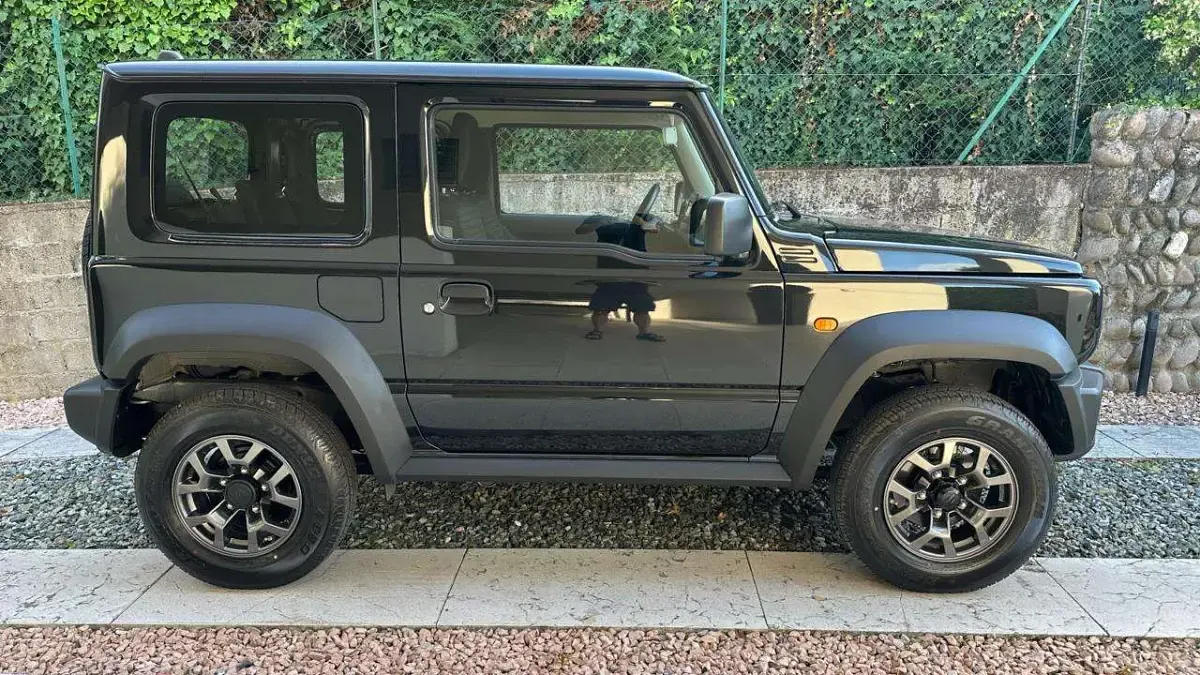 Nuova Suzuki Jimny 102 CV (75 kW) 2026 Nero metallizzato perlato SUV