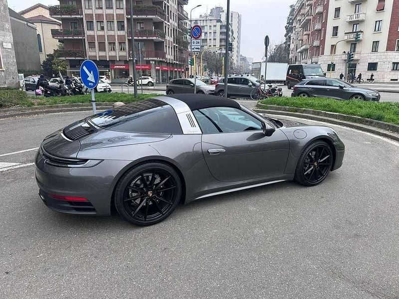 Usata Porsche 992 385 CV (283 kW) 2023 Grigio Cabrio