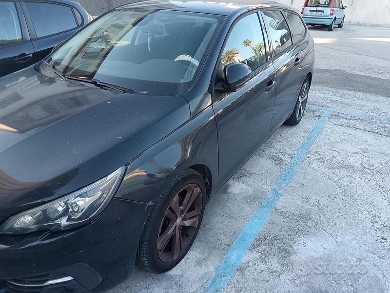 Usata Peugeot 308 SW 130 CV (95 kW) 2017 Blu Station wagon