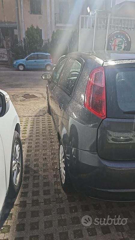 Usado Fiat Grande Punto 65 HP (47 kW) 2009 Preto Citadino