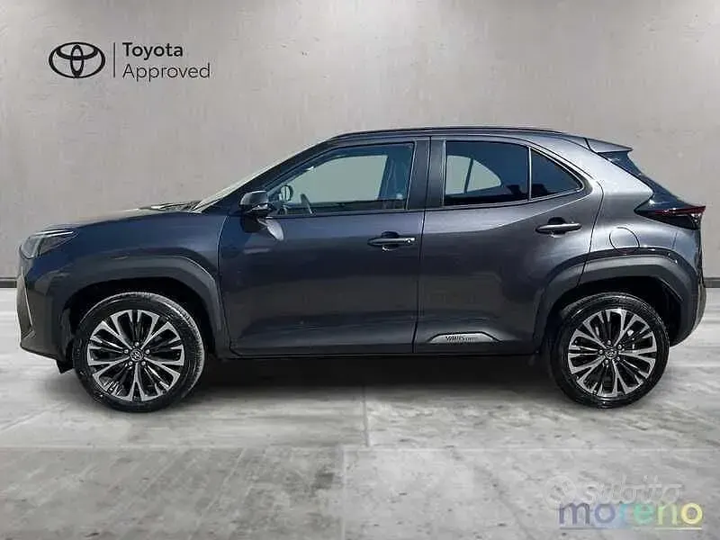 Usata Toyota Yaris Cross Lounge 116 CV (85 kW) 2023 Grigio SUV