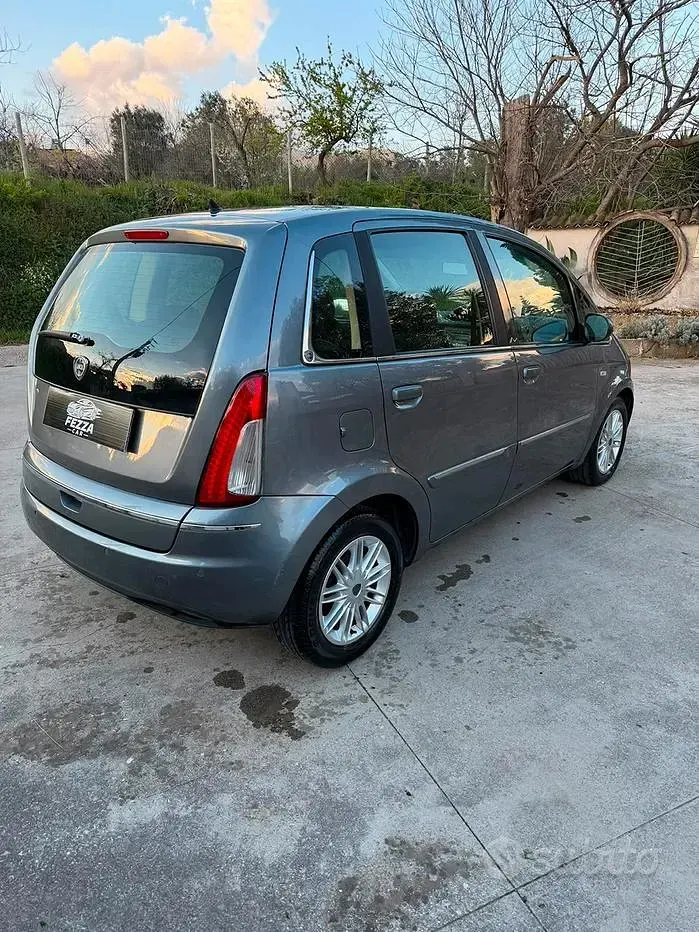 Usata Lancia Musa 95 CV (69 kW) 2012 Grigio Monovolume