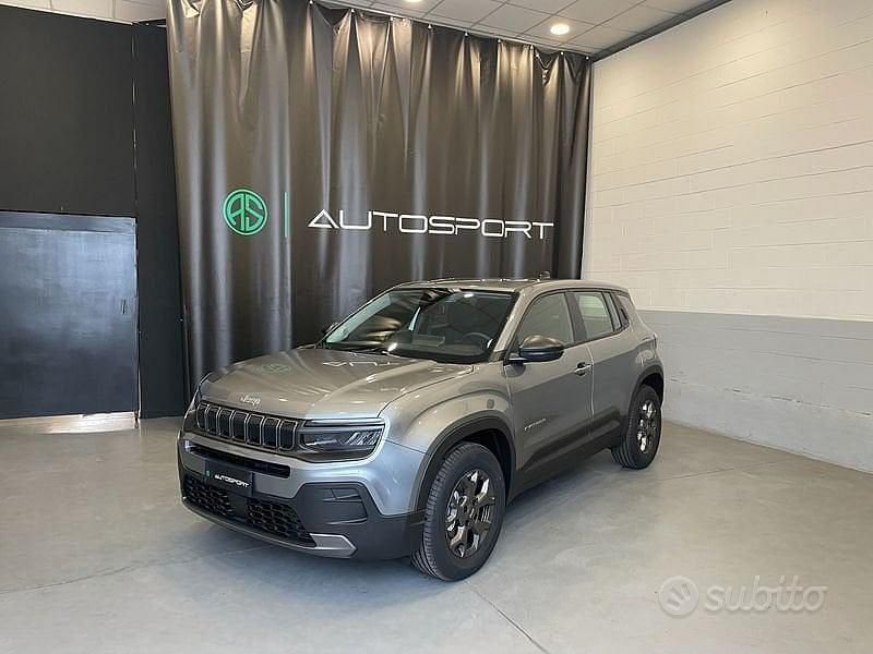 Nuova Jeep Avenger Longitude 101 CV (74 kW) 2025 Grigio SUV