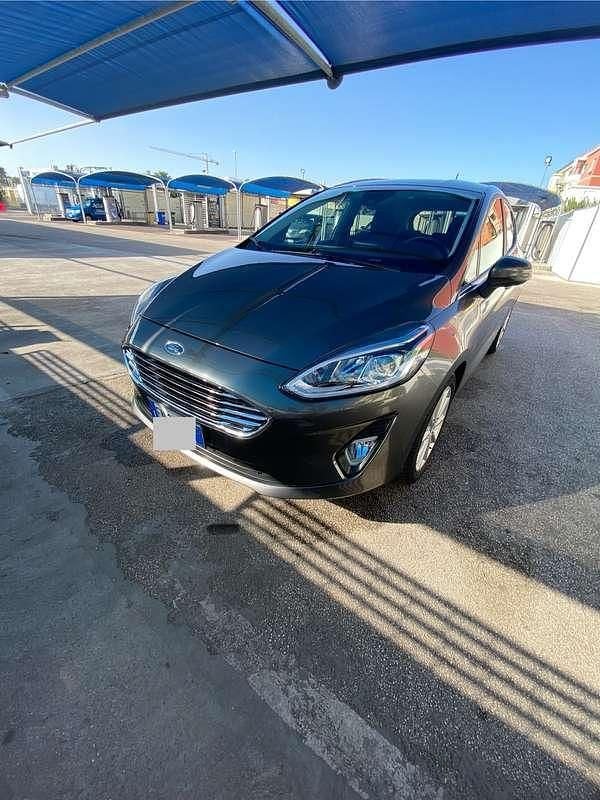 Usata 2018 Ford Fiesta Titanium Tre volumi | 9500 € (Buon prezzo) - Immagine 1/4