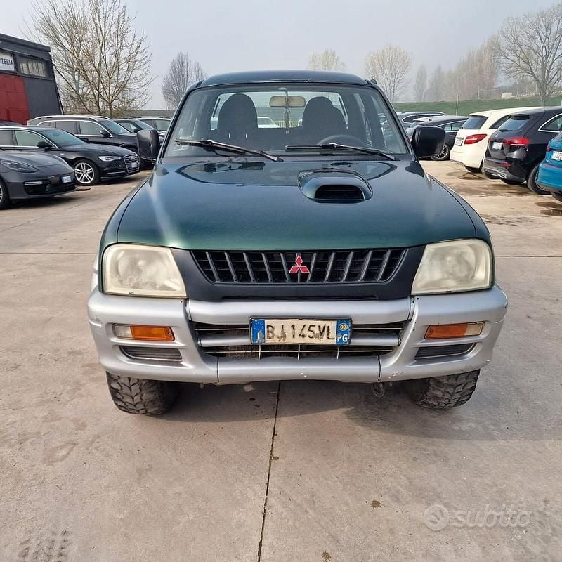 Usata Mitsubishi L200 99 CV (72 kW) 2000 Grigio Pick-up
