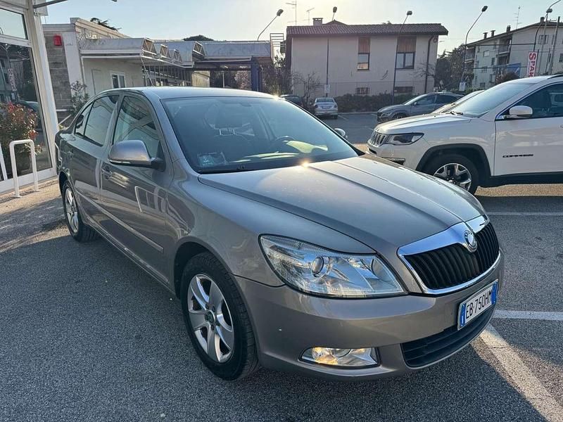 Usata Skoda Octavia Ambition 105 CV (77 kW) 2010 Argento Berlina