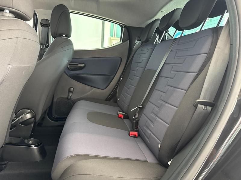 Usata Lancia Ypsilon Gold 70 CV (51 kW) 2023 Nero Utilitaria