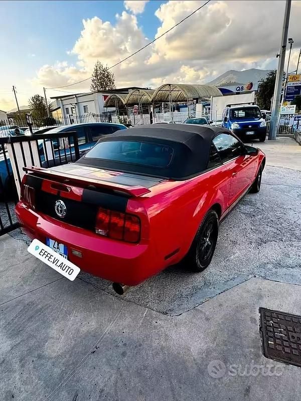 Usata Ford Mustang 204 CV (150 kW) 2005 Rosso Cabrio
