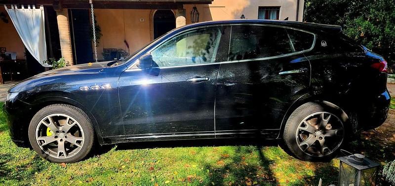 Usata Maserati Levante 275 CV (202 kW) 2017 Nero SUV