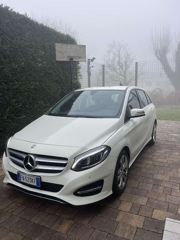Usata Mercedes B180 109 CV (80 kW) 2015 Bianco Monovolume