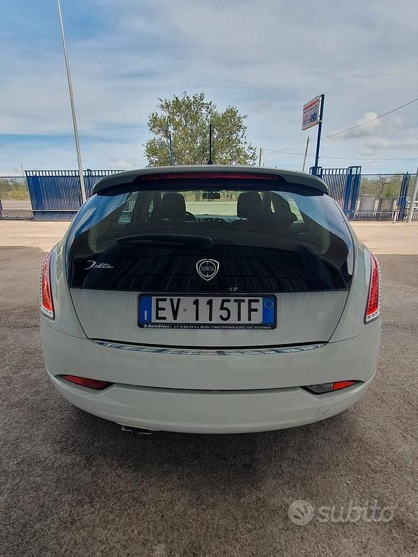 Usata Lancia Delta 105 CV (77 kW) 2014 Bianco Utilitaria