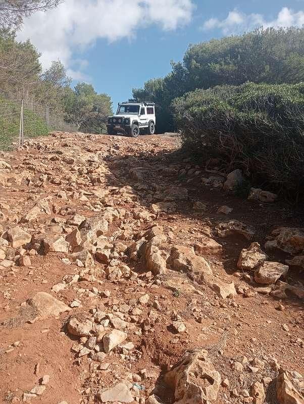 Bianco Usata 1999 Land Rover Defender SUV | 22.000 € (Molto cara) - Immagine 1/4