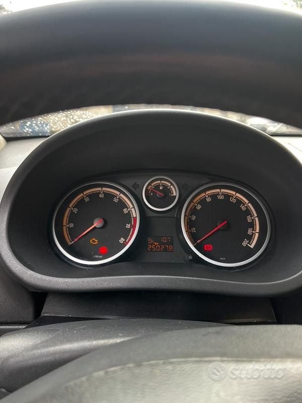 Usata Opel Corsa 80 CV (58 kW) 2010 Grigio Berlina