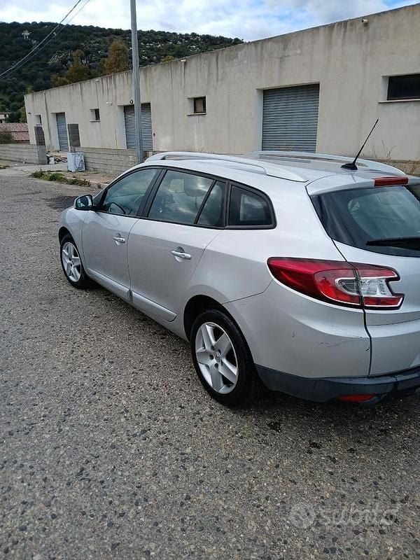 Usata Renault Mégane III 110 CV (80 kW) 2014 Grigio Station wagon