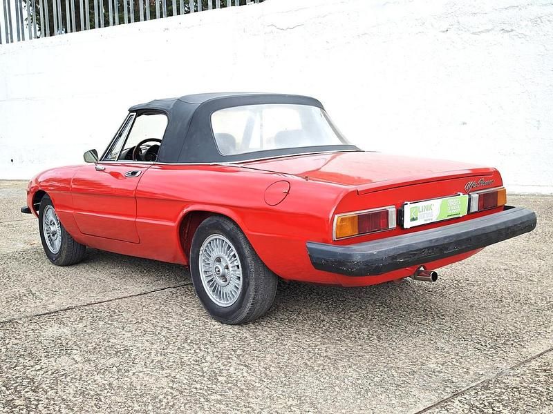 Usata Alfa Romeo Spider 101 CV (74 kW) 1986 Rosso(met.) Cabrio