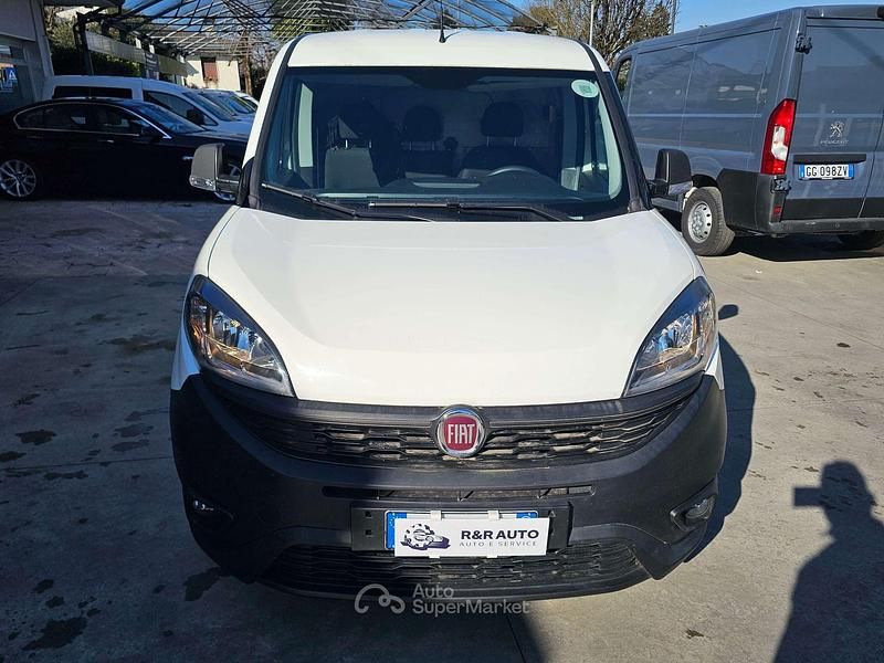 Usata Fiat Doblò Lounge 105 CV (77 kW) 2021 Bianco pastello Monovolume