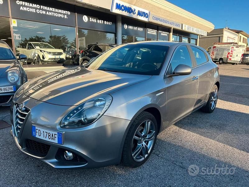 Grigio Usata 2016 Alfa Romeo Giulietta Distinctive Tre volumi | 4900 € (Ottimo prezzo) - Immagine 1/4