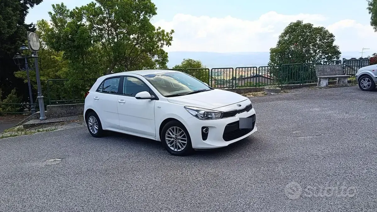 Usata Kia Rio 84 CV (61 kW) 2019 Bianco Berlina