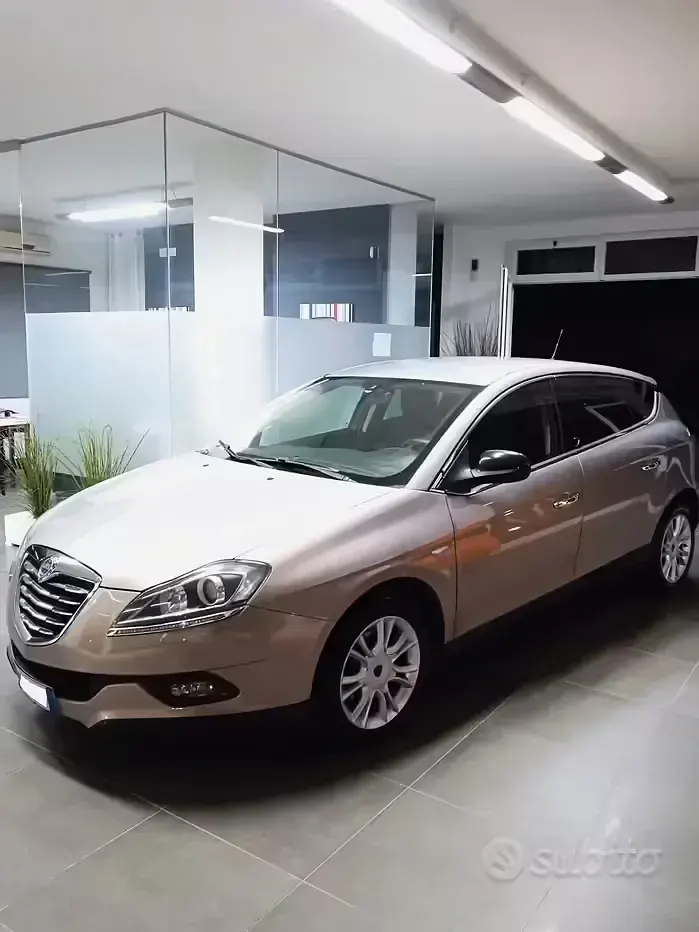Usata Lancia Delta Silver 120 CV (88 kW) 2011 Grigio Utilitaria