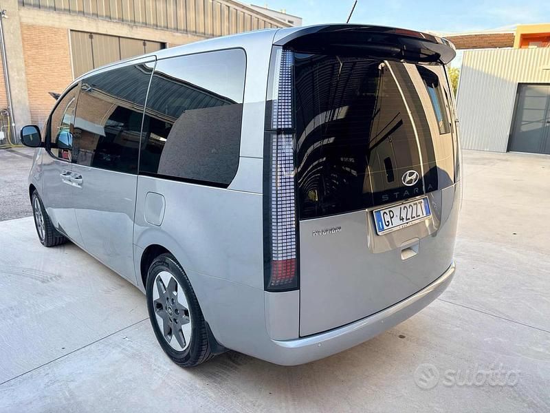 Usata Hyundai Staria 177 CV (130 kW) 2023 Grigio Monovolume