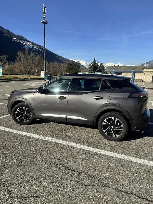 Usata Peugeot 2008 Allure 131 CV (96 kW) 2023 Grigio SUV