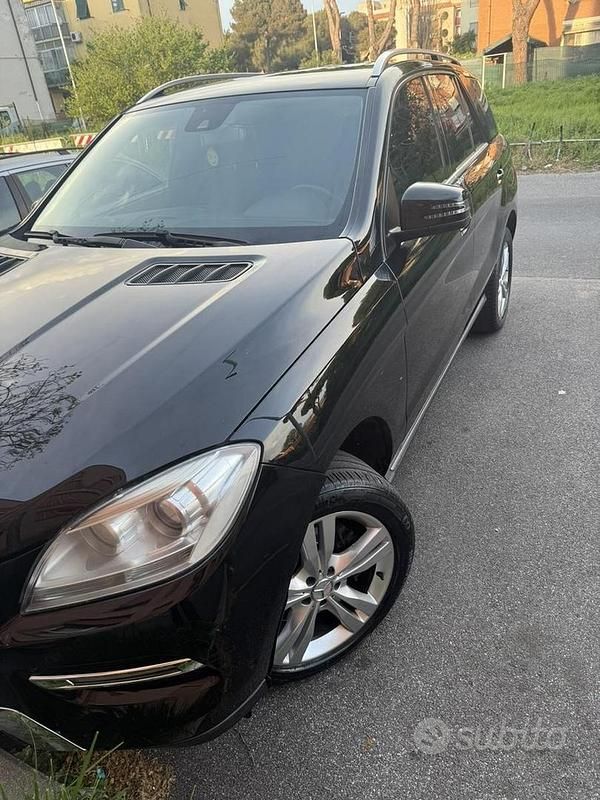 Käytetty Mercedes ML250 204 HP (150 kW) 2013 Musta Katumaasturi