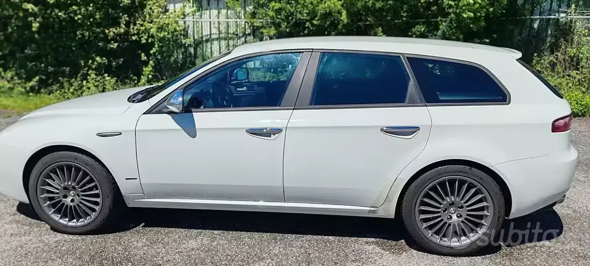 Usado Alfa Romeo 159 170 CV (125 kW) 2011 Blanco Familiar