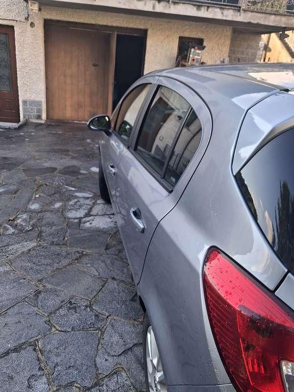 Usata Opel Corsa 69 CV (50 kW) 2009 Berlina
