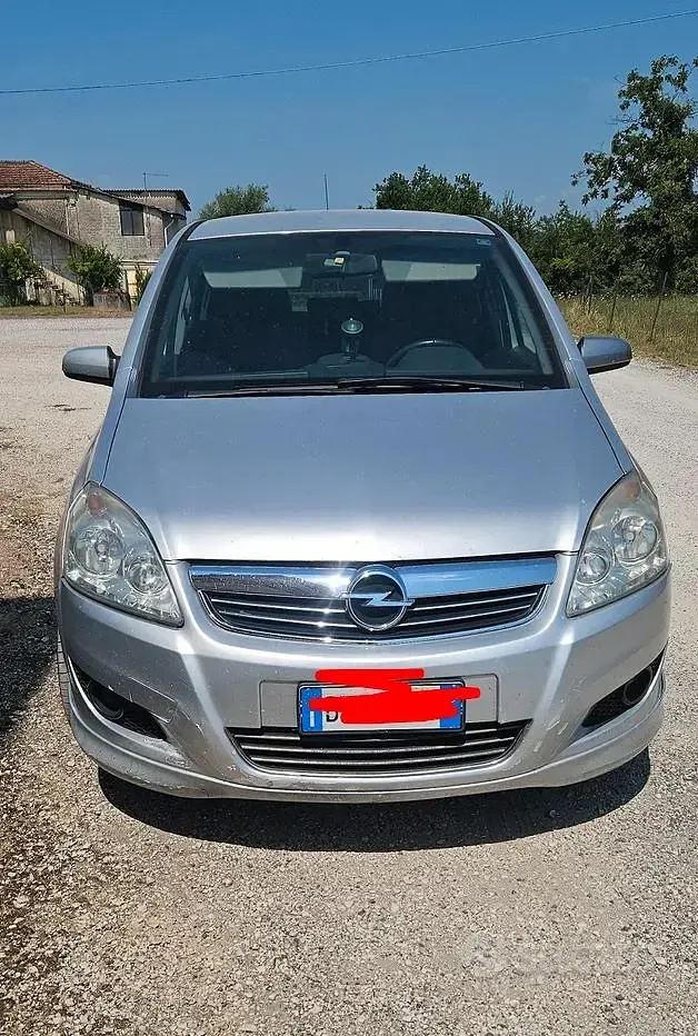 Usata Opel Zafira 150 CV (110 kW) 2009 Grigio Monovolume