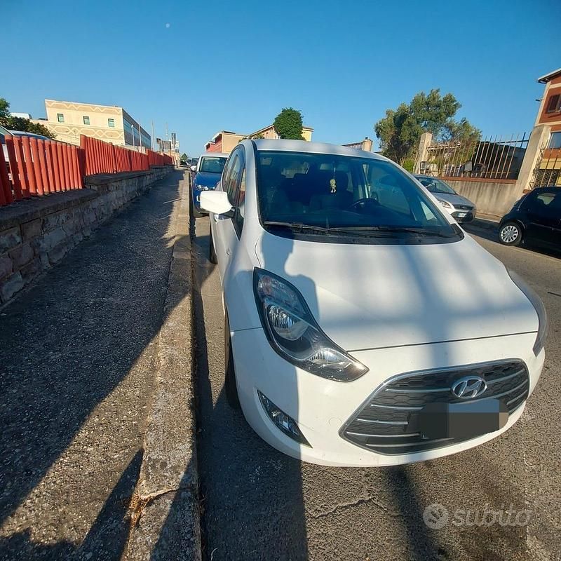 Bianco Usata 2018 Hyundai ix20 Due volumi | 11.500 € (Cara) - Immagine 1/4