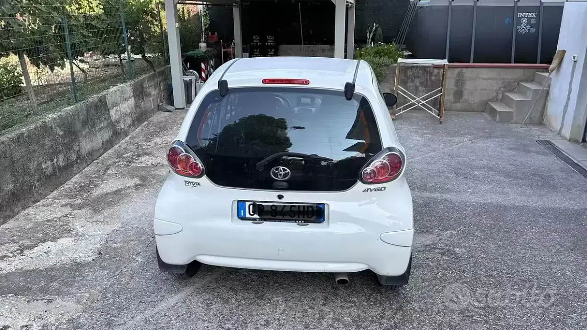 Usata Toyota Aygo 69 CV (50 kW) 2014 Bianco Utilitaria