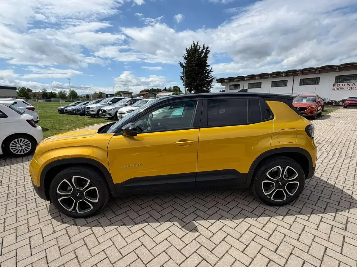 Usata Jeep Avenger Summit 101 CV (74 kW) 2024 Oro SUV