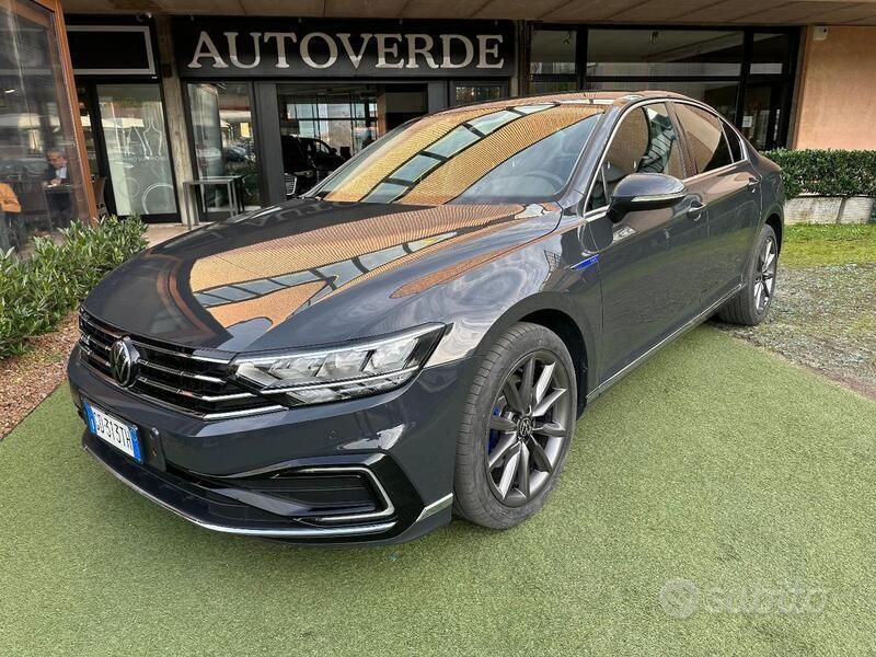 Grigio Usata 2020 VW Passat GTE Tre volumi | 20.900 € (Ottimo prezzo) - Immagine 1/4
