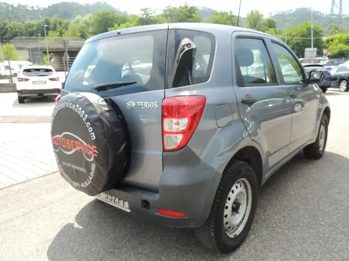 Usata Daihatsu Terios 86 CV (63 kW) 2007 Argento SUV