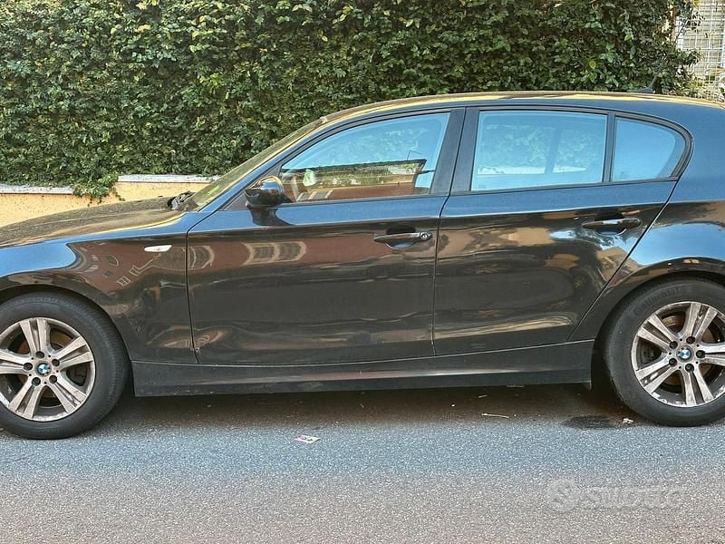 Usata BMW 118 143 CV (105 kW) 2007 Nero Utilitaria