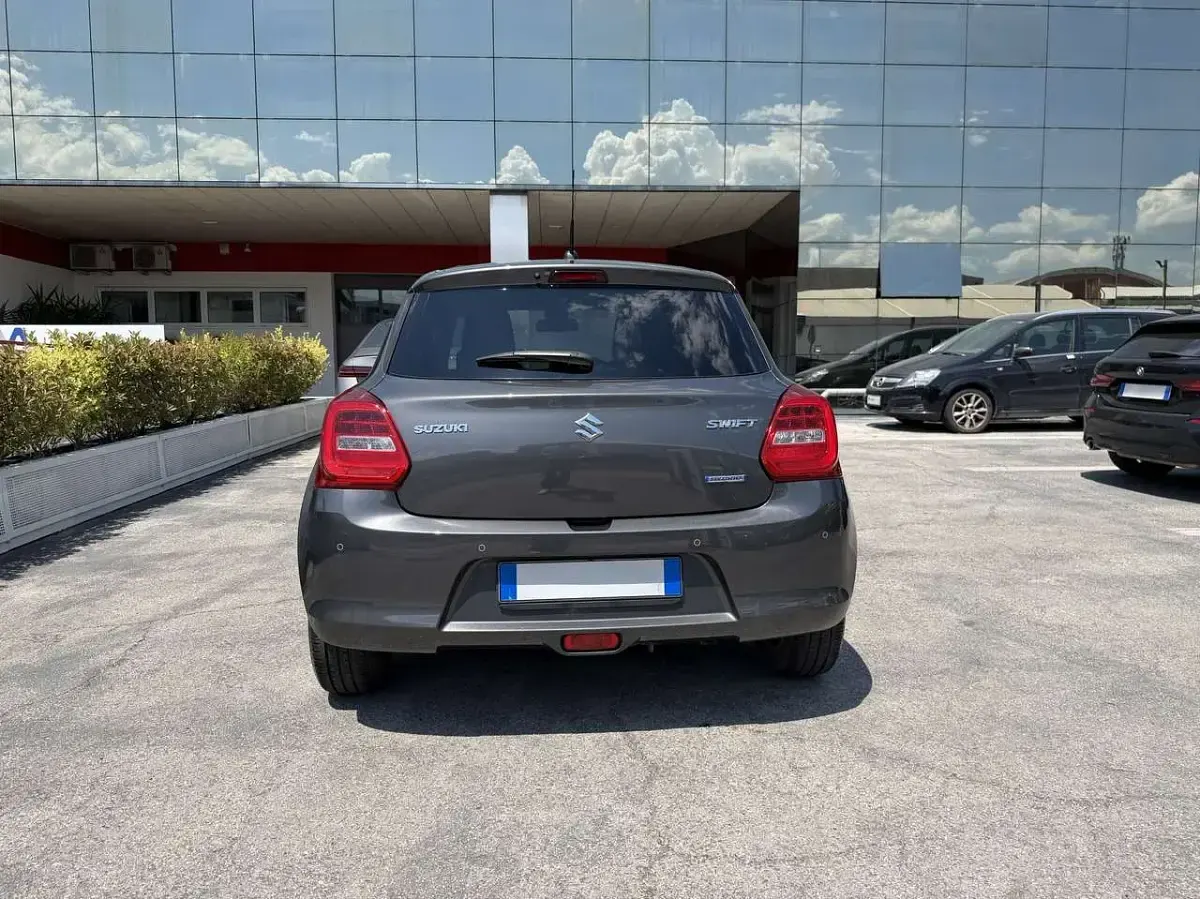 Usata Suzuki Swift 83 CV (61 kW) 2023 Grigio Utilitaria