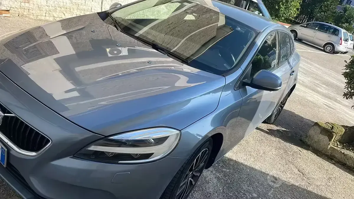 Usata Volvo V40 120 CV (88 kW) 2019 Berlina