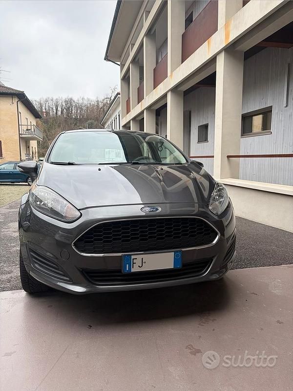 Usata Ford Fiesta Business Edition 60 CV (44 kW) 2017 Grigio Berlina