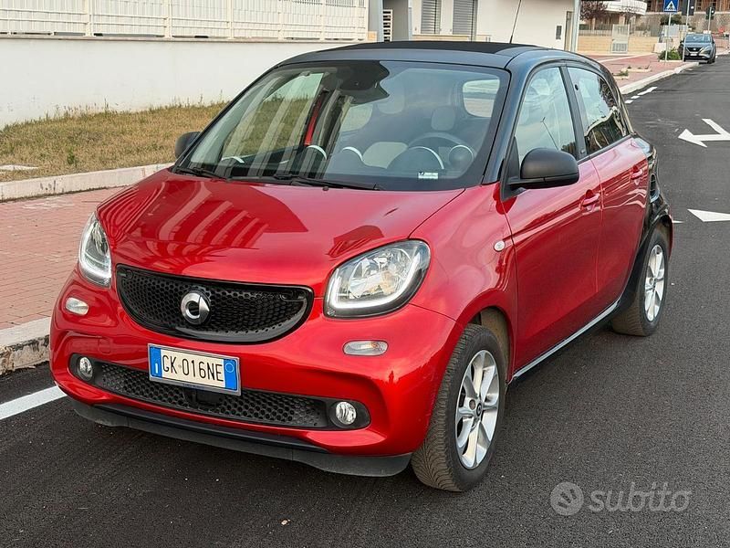 Rosso Usata 2017 Smart ForFour Utilitaria | 12.900 € - Immagine 1/4
