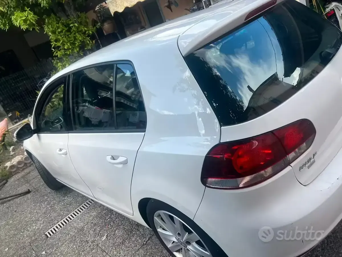 Usata VW Golf VI 122 CV (89 kW) 2010 Bianco Utilitaria