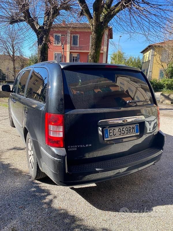 Usata Chrysler Grand Voyager Limited 163 CV (119 kW) 2011 Nero Monovolume