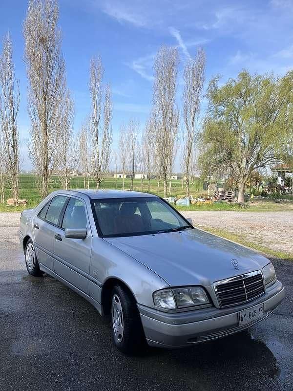 Usata 1998 Mercedes C180 Classic Tre volumi | 2750 € (Buon prezzo) - Immagine 1/2